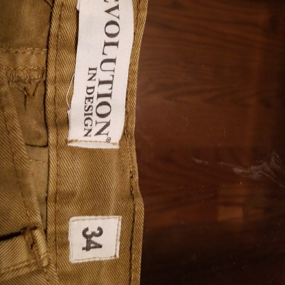 Evolution Cargo Shorts - Picture 2 of 3